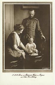 Prince Francis and Princess Isabelle with Prince Ludwig, 1914