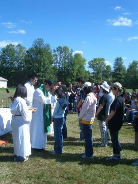 Fr. Tam and Fr. Ching giving out the final blessing to all the campers.